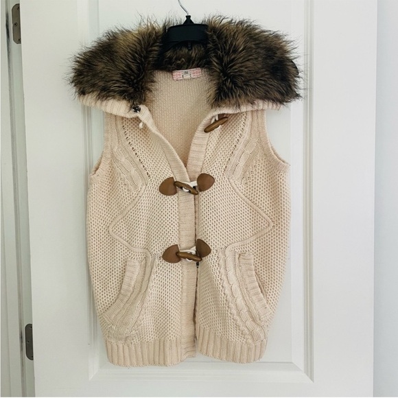 Pink Republic Faux Fur Collar Beige Knit Vest Size M - Picture 1 of 9